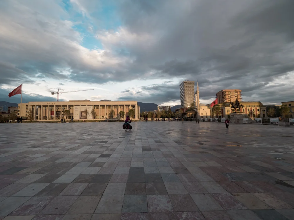 Auf dem Skanderbeg Platz