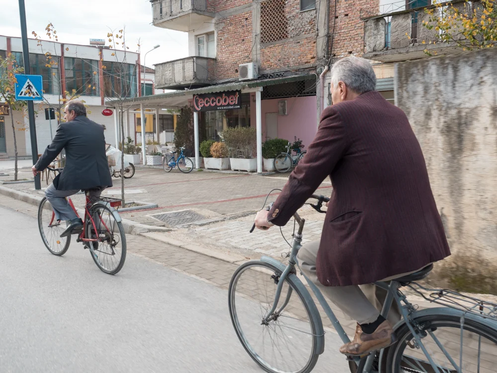 Hier sieht man richtig viele Radfahrer. MIt den alten Göppel fahren sie aber etwa nur 5km/h