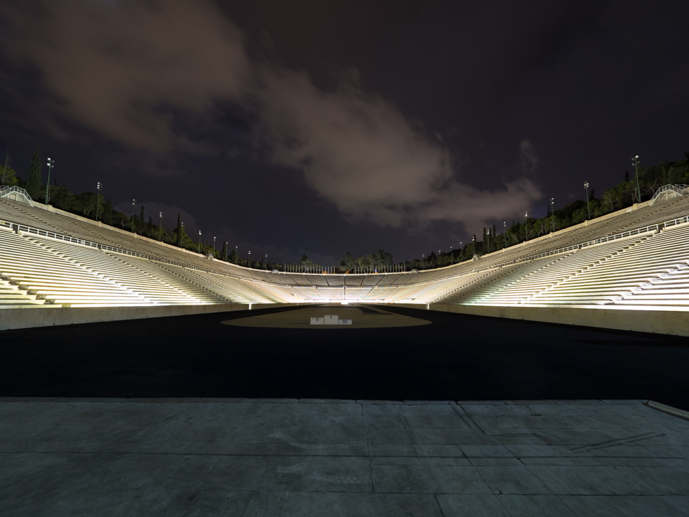 Das alte Olympiastation bei Nacht