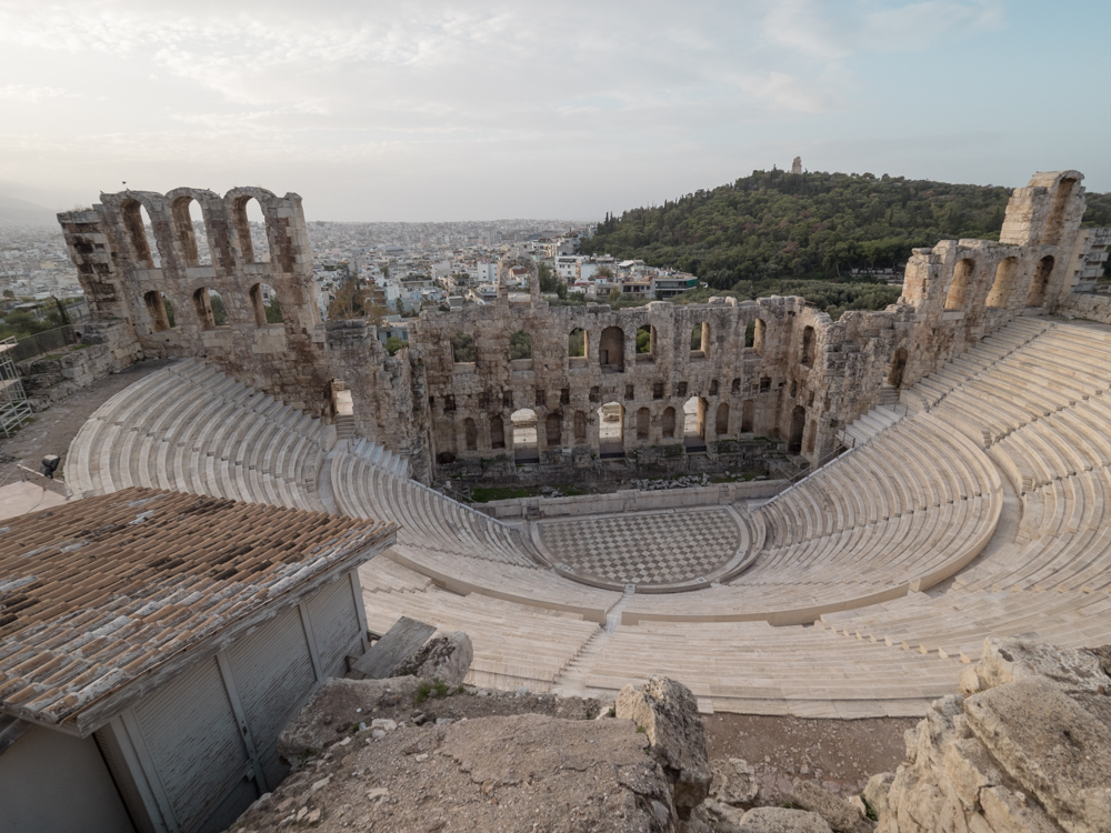 Das Theater des Herodes unterwegs zur Akropolis