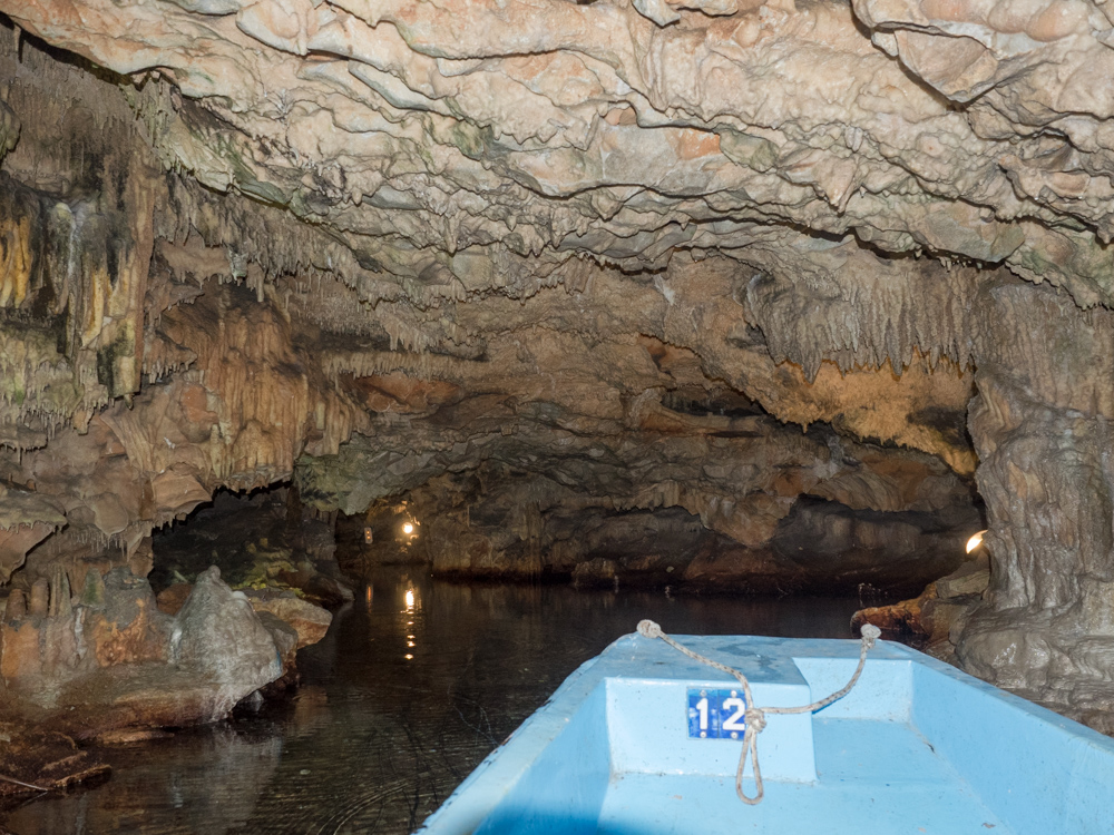 Schöne Bootstour durch die Höhlen von Diros Mani