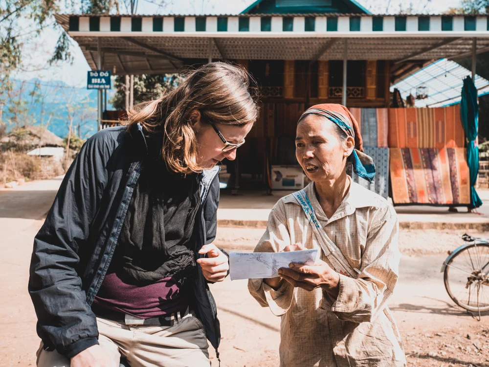 Diese Frau erklärt uns den richtigen Weg...auf vietnamesisch