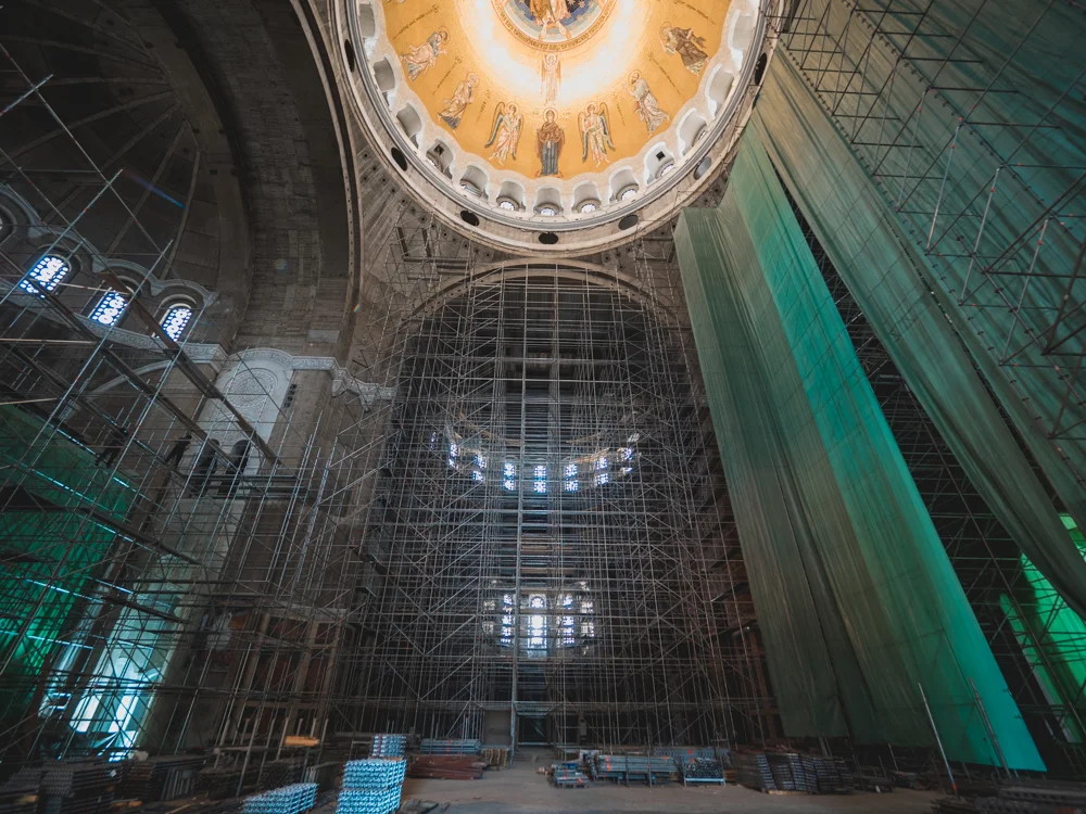 Die heilige Sava: Eine der grössten orthodoxen Kirchen der Welt