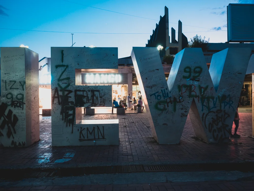 Das Newborn Denkmal zu Kosovos Unabhängigkeit