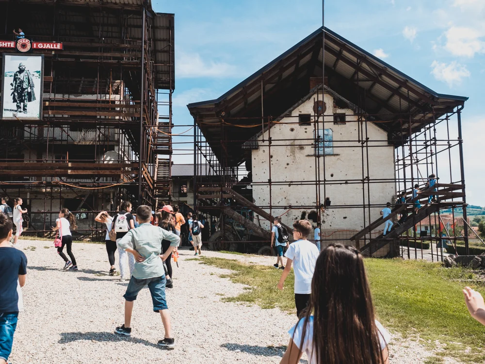 Besuch der Gedenkstätte und Haus der Familie Jashari