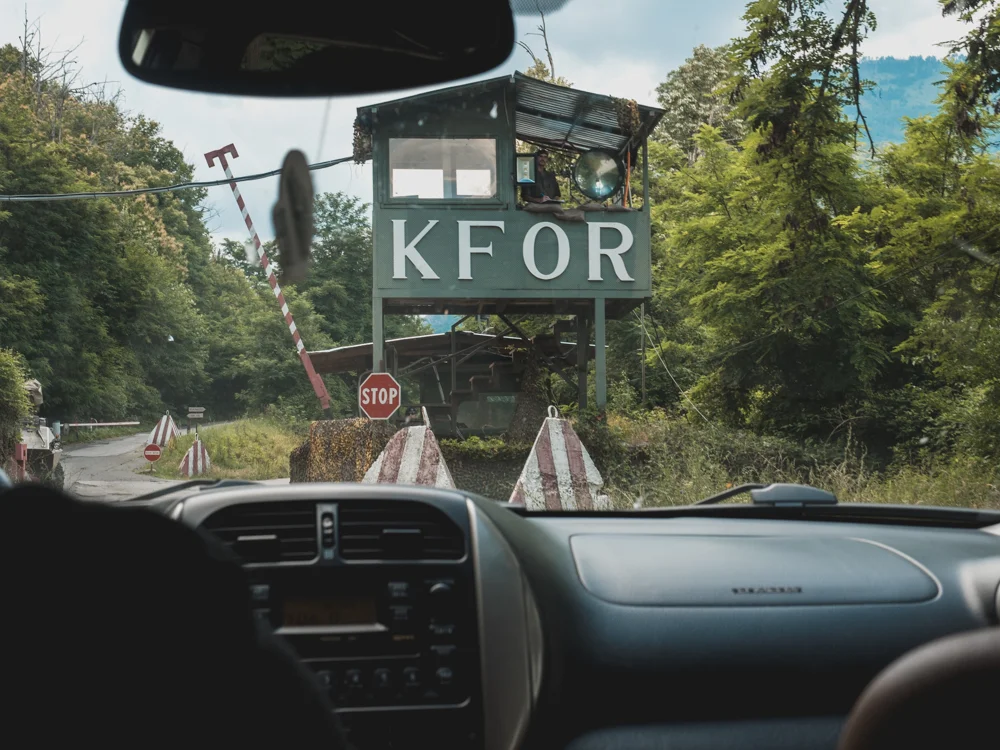 Die KFOR beschützt nach wie vor einige Kirchen und Klöster