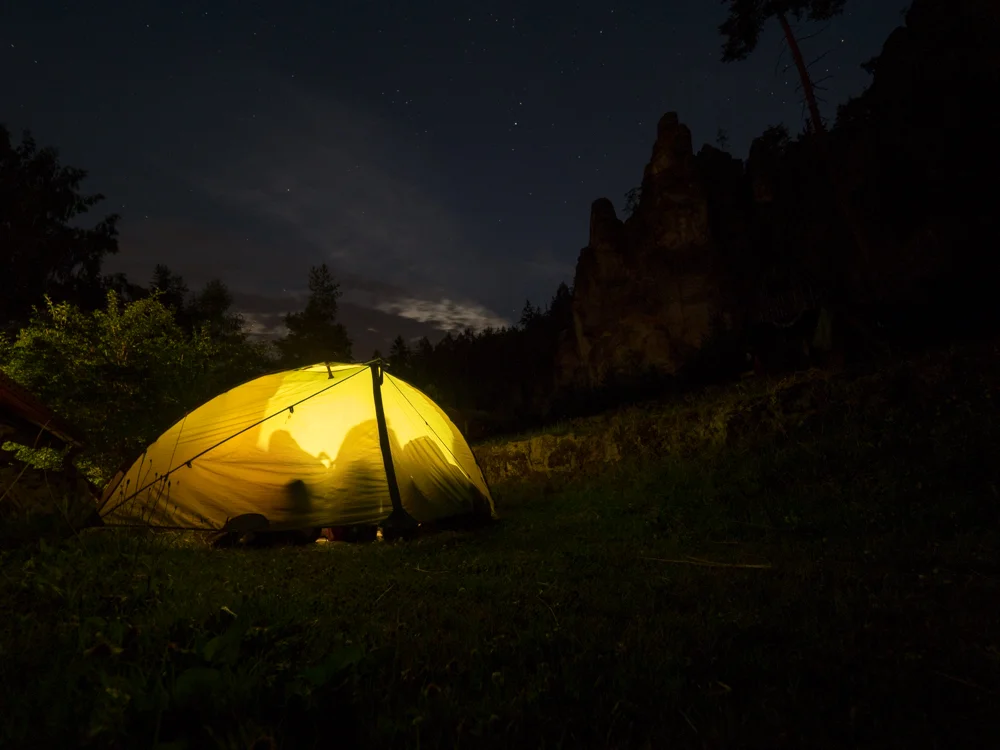 Unser Nachtlager dicht an den Felsen