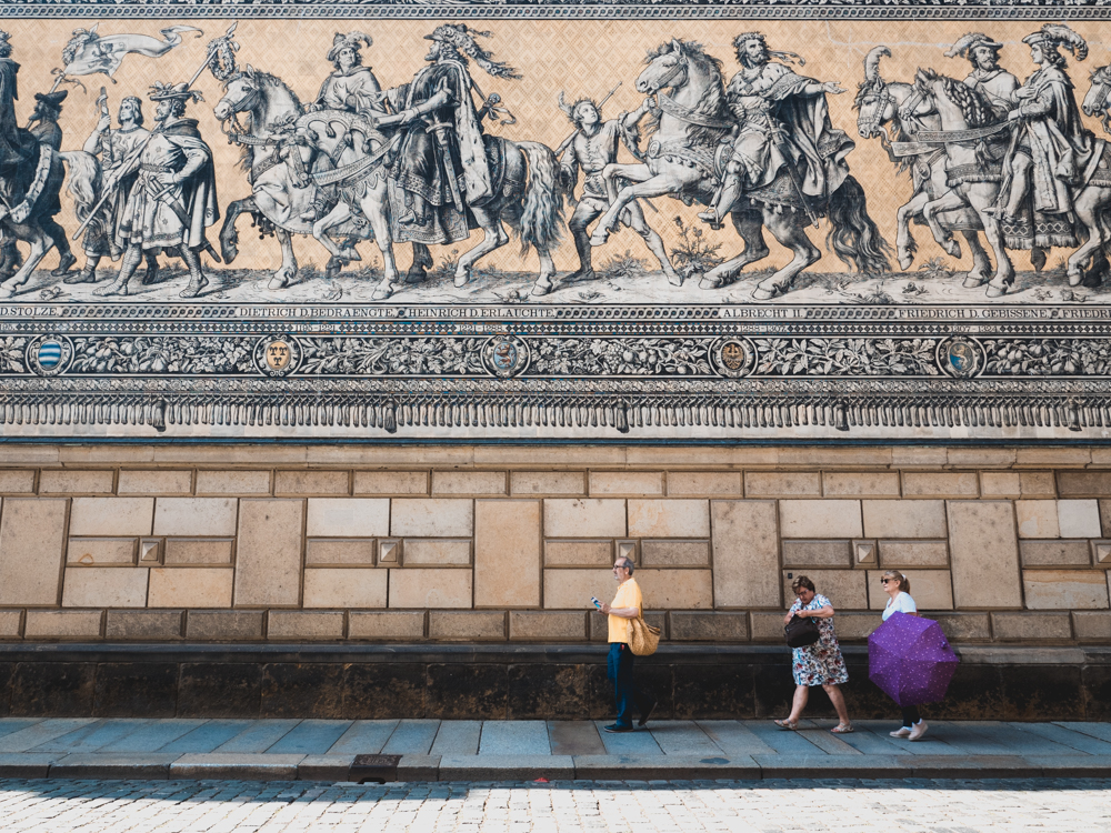 Sightseeing in Dresden: der Fürstenzug, seeehr imposant