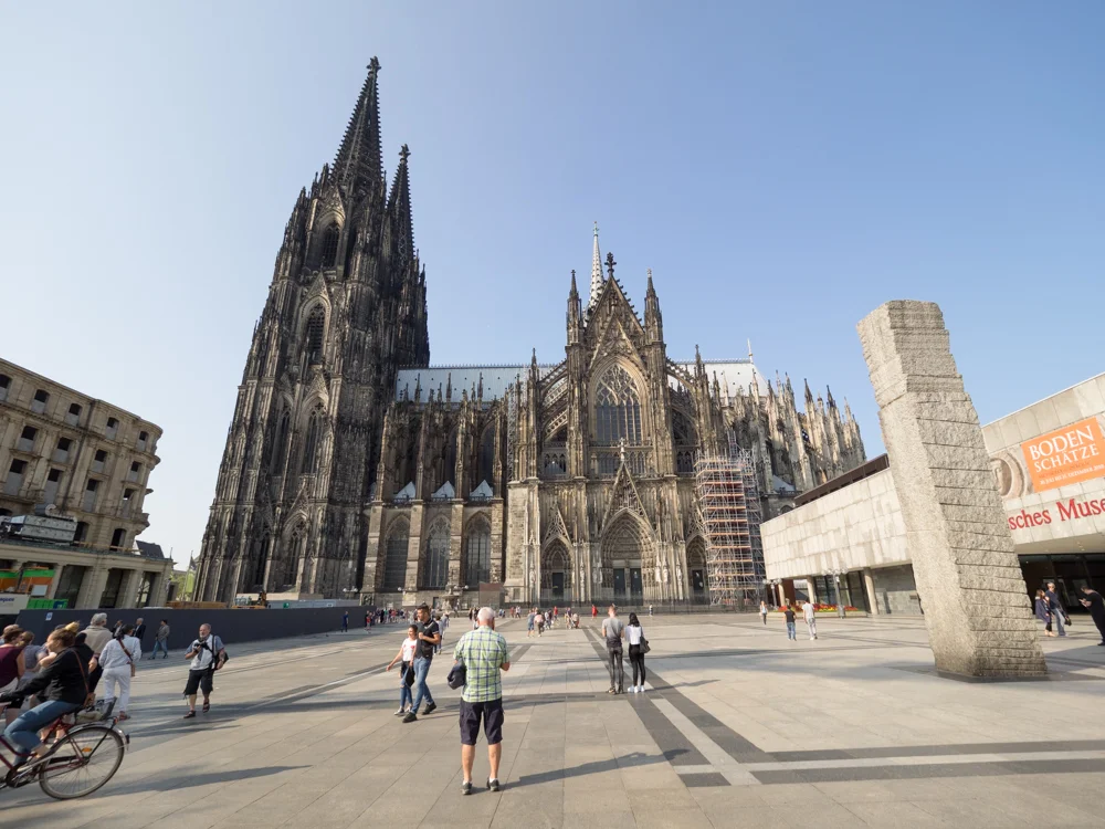 Vor dem Kölner Dom