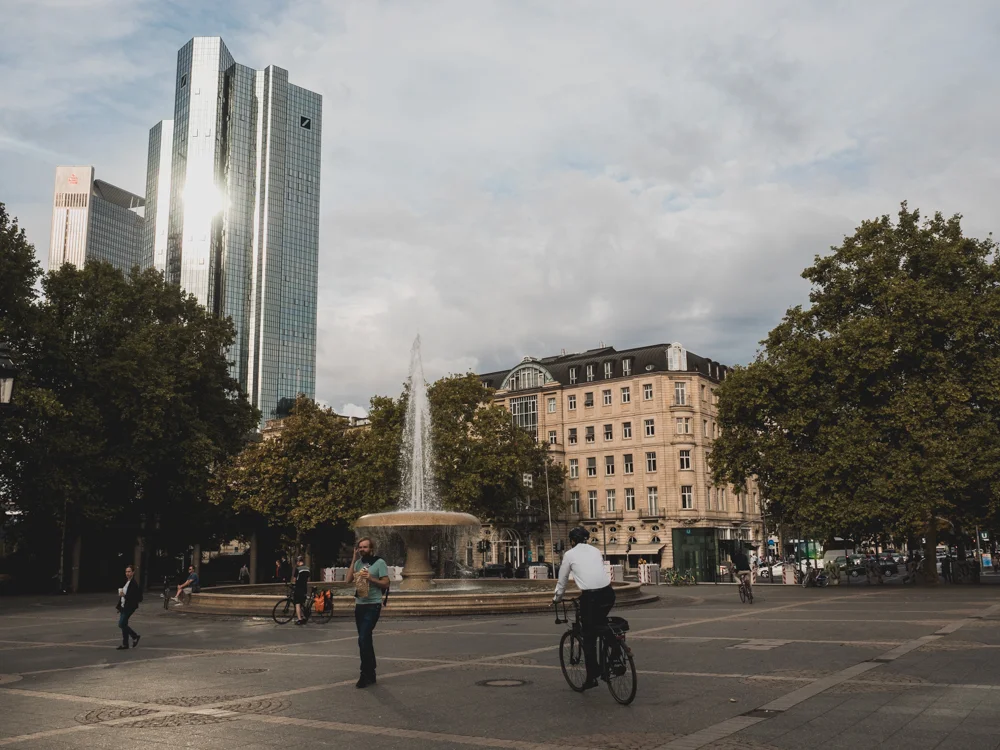 Business Leute mit dem Rad in Frankfurt