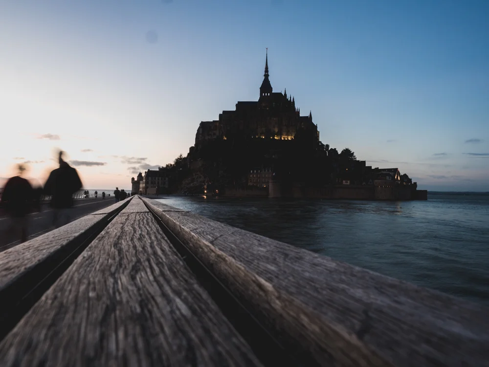 Mont-Saint Michel bei Flut (13 Meter)