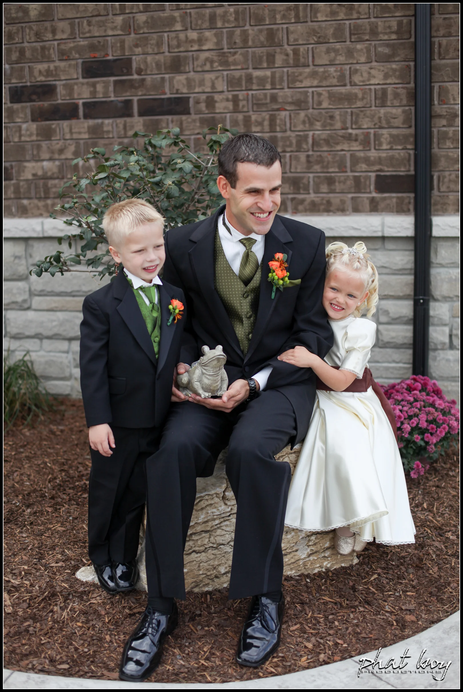 Renee & Mathew - Wedding Photos - WEB EDITS - LOGO-19.jpg