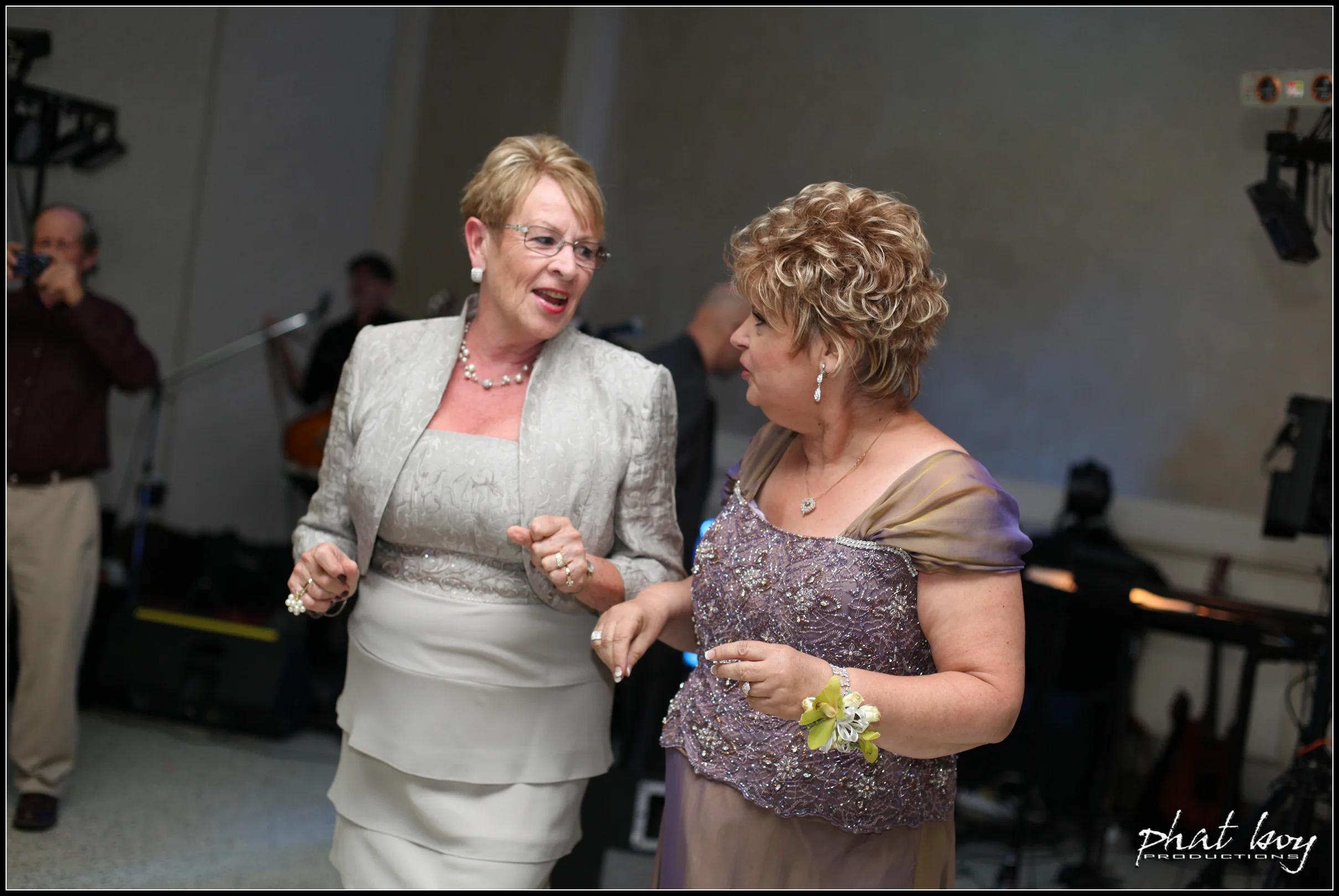 Renee & Mathew - Wedding Photos - WEB EDITS - LOGO-170.jpg