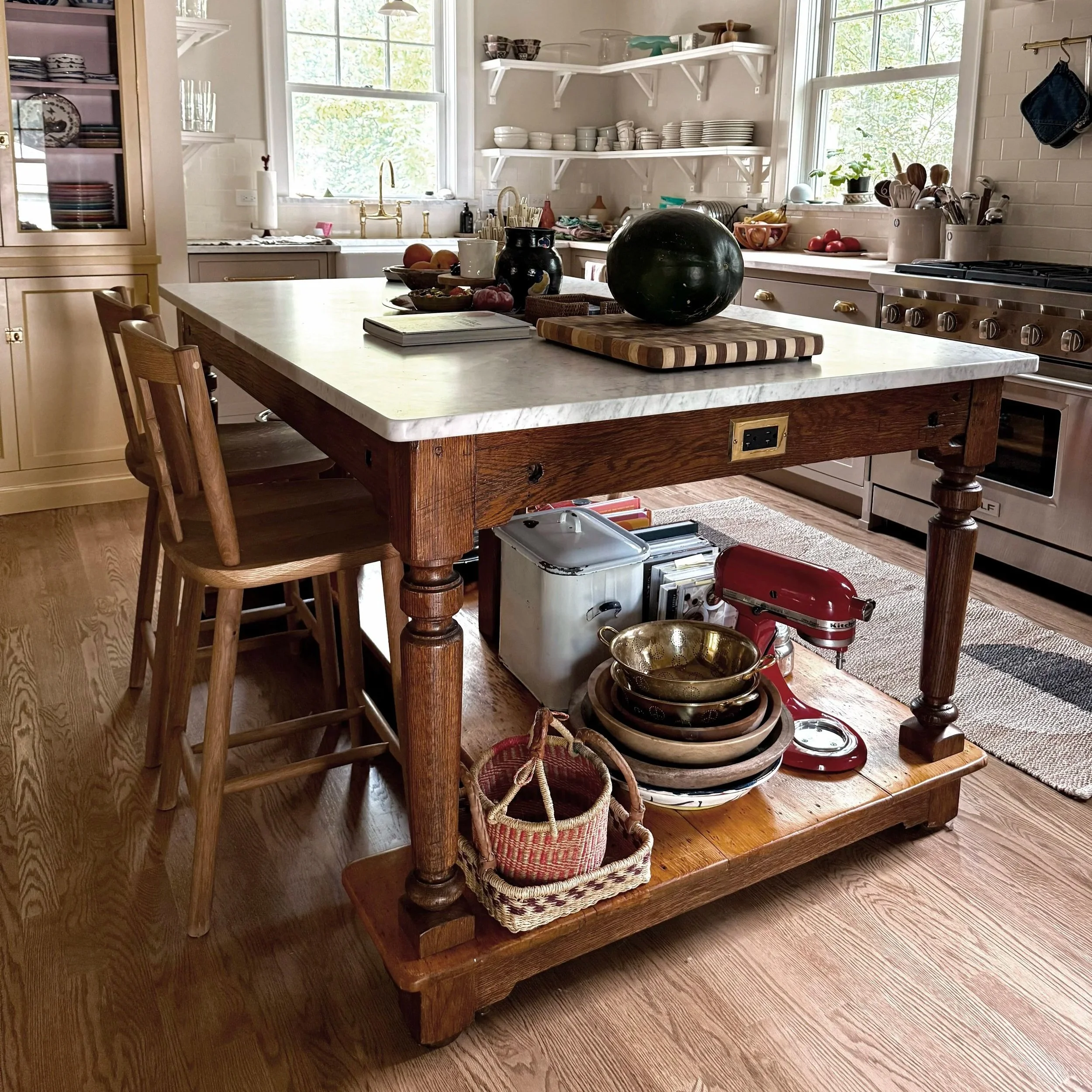 BESPOKE TABLE/ ISLAND