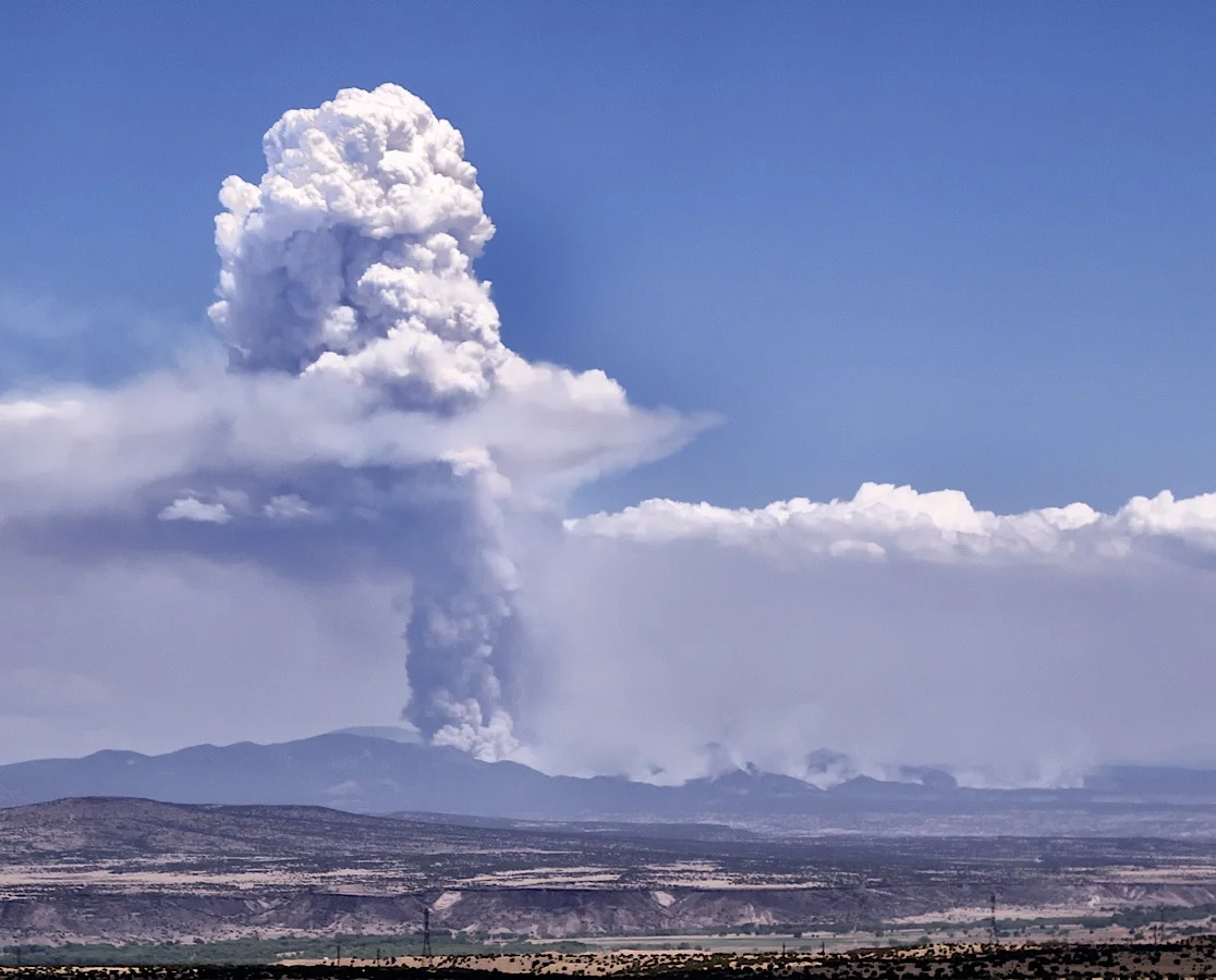 By John Fowler from Placitas, NM, USA - Las Conchas FireUploaded by PDTillman, CC BY 2.0, https://commons.wikimedia.org/w/index.php?curid=15748521