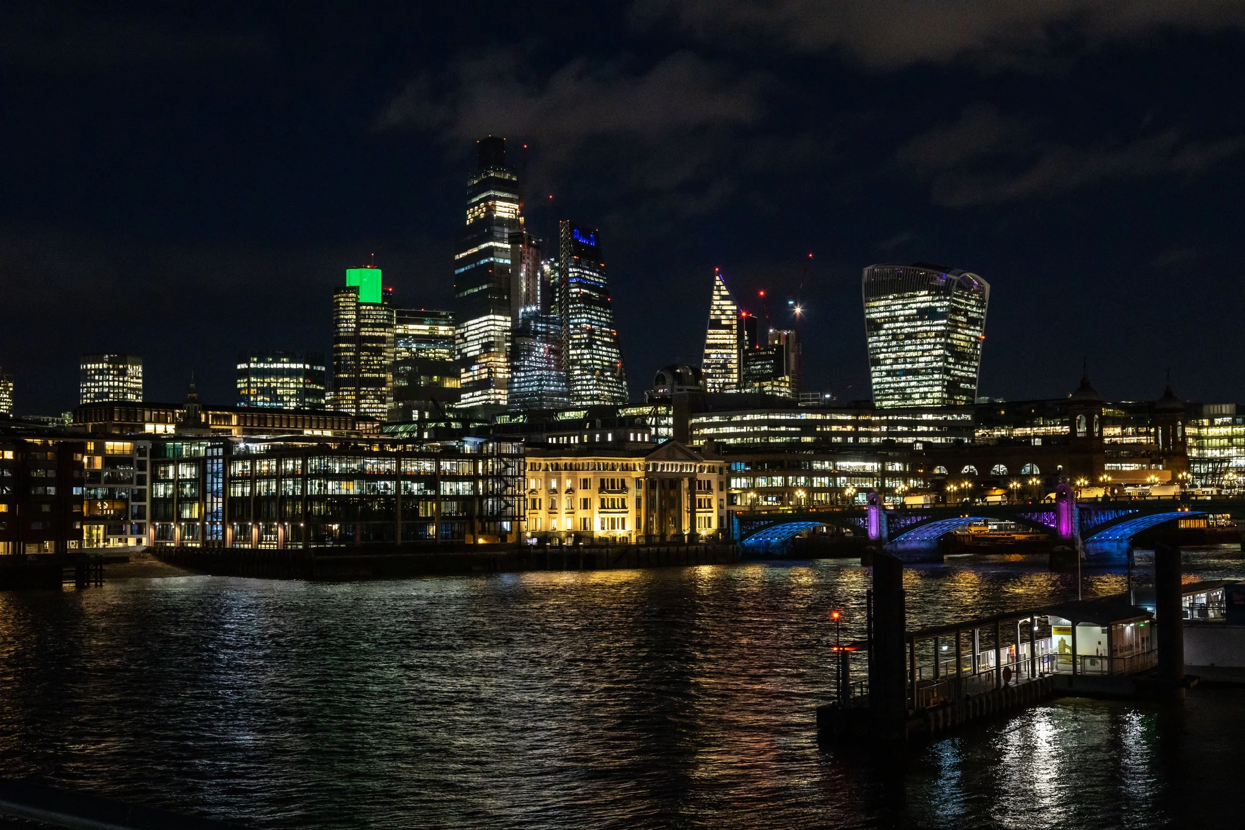 Skyline nocturno de Londres (2022)