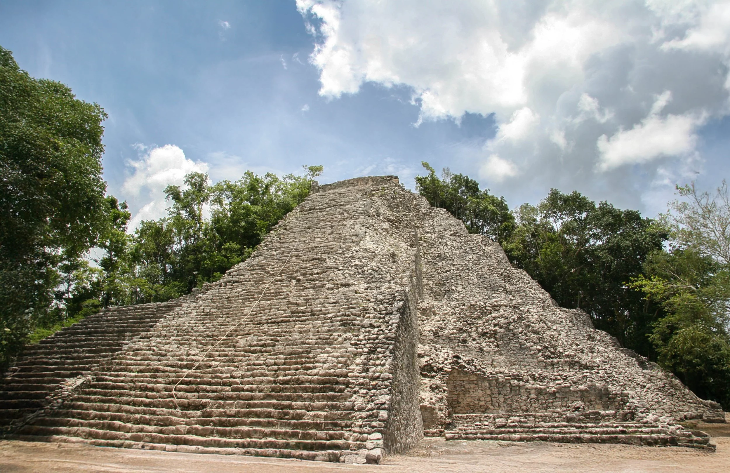 La Pirámide de Nohoch Mul (Cobá) - 2006