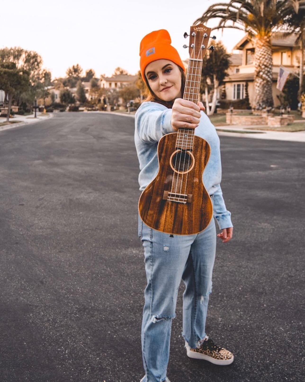 Sharing one more pic of this baddie ukulele because we&rsquo;re going to be 👏 PERFORMING LIVE 👏 next week!! 🎶 Woohoo!! 🥳

Join @tikitrail on @zoom for #TikiTrailLive, a live music and mixology event on Tuesday, February 9th, at 6pm.🌴 I&rsquo;ll 