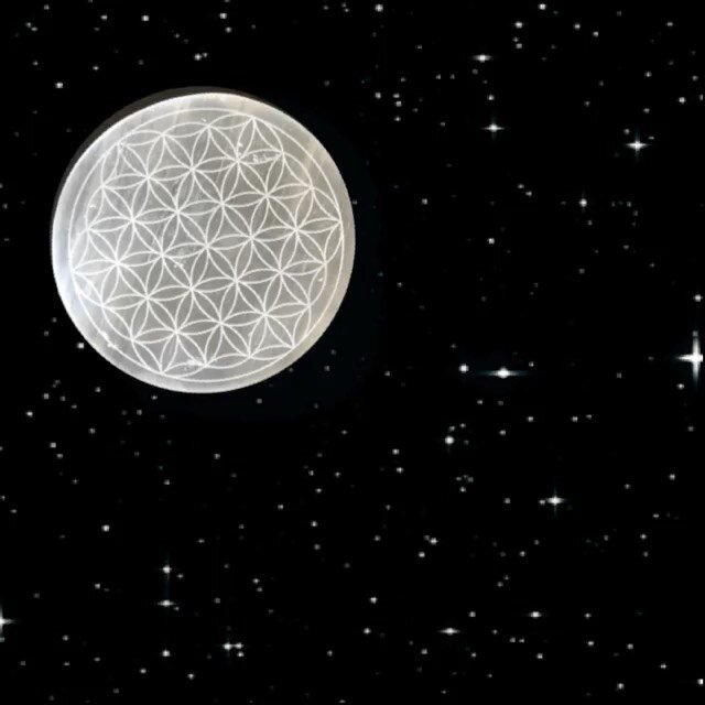 🌼🌕SUPER FLOWER MOON VIBES! Did you remember to charge your bracelets &amp; stones last night? 
Our Flower Of Life Selenite Charging Disc &amp; Charging Bowls (swipe to see)is the perfect solution for those who forget to place their stones out under