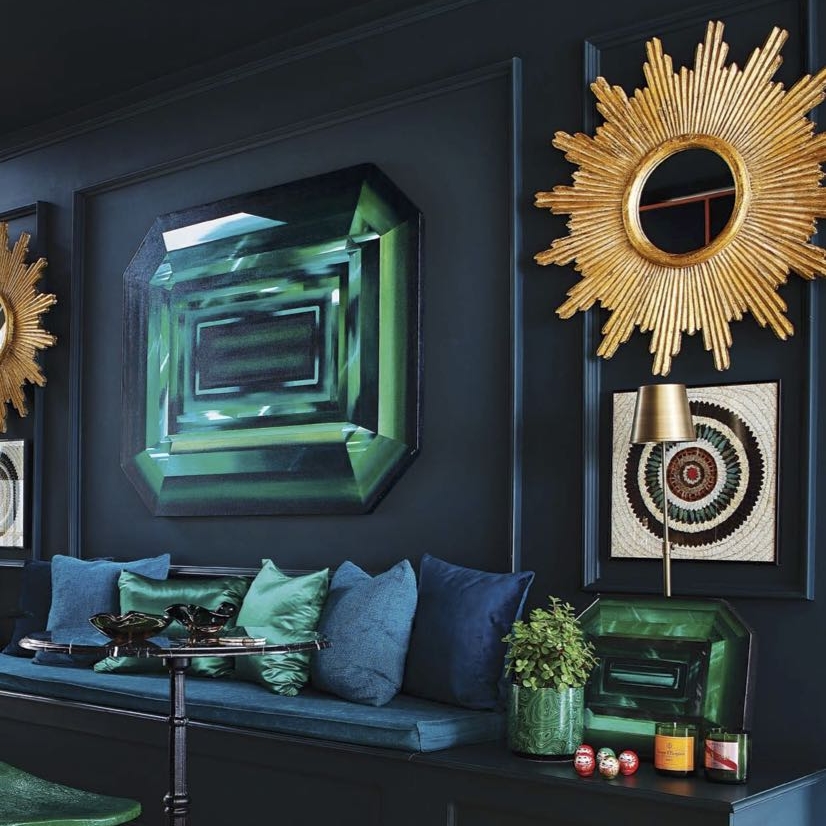 Kurt's Emerald painting is the center of attention in his house