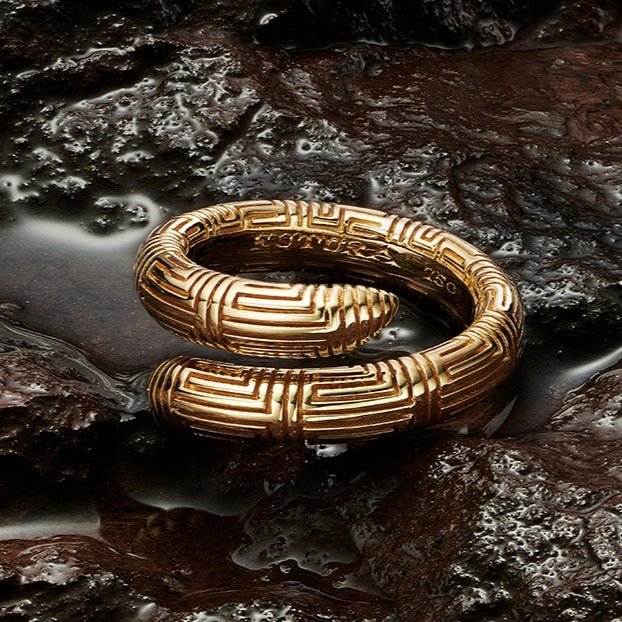 The 800 B.C. ring: the first piece of jewelry FUTURA sold