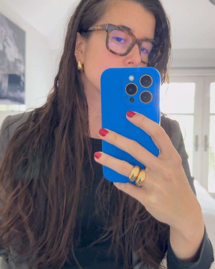 Gift idea for yourself: gold hoop earrings. I&rsquo;m a big believer in buying yourself jewelry to celebrate life&rsquo;s moments and of course, &ldquo;just because.&rdquo; And with Mother&rsquo;s Day around the corner, you better believe I&rsquo;m t