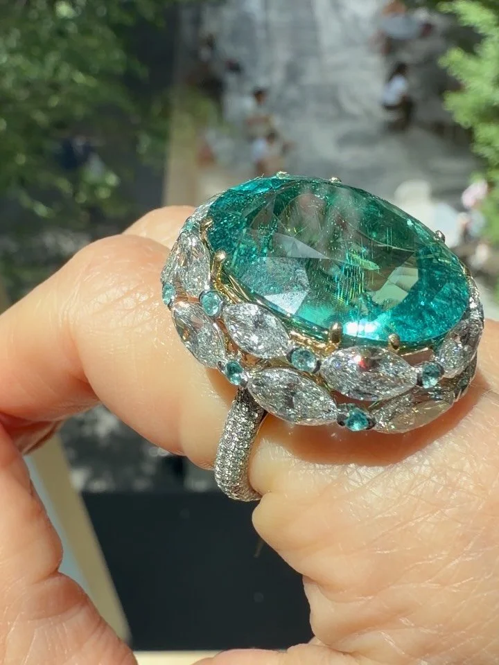 Para&iacute;ba Dreaming at Phillips 🩵💚

These three breathtaking pieces are in tomorrow&rsquo;s auction, and I had to see them. That blue reminds me of the ocean in the Seychelles, pulling me into a dreamlike state of vacation. Bliss.

Para&iacute;