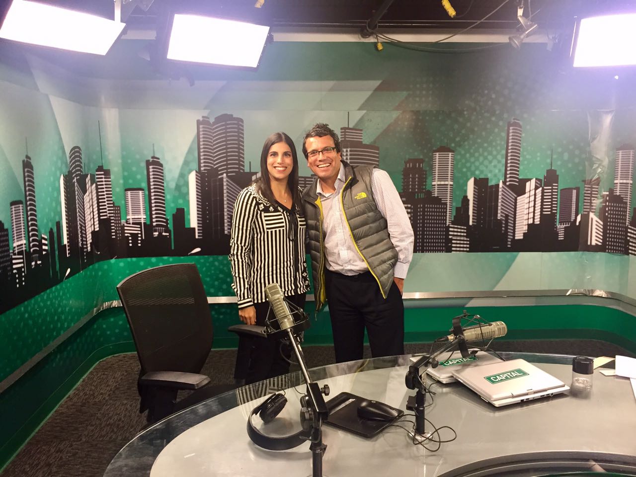 En el set de Capital TV con Christian Hudtwalker