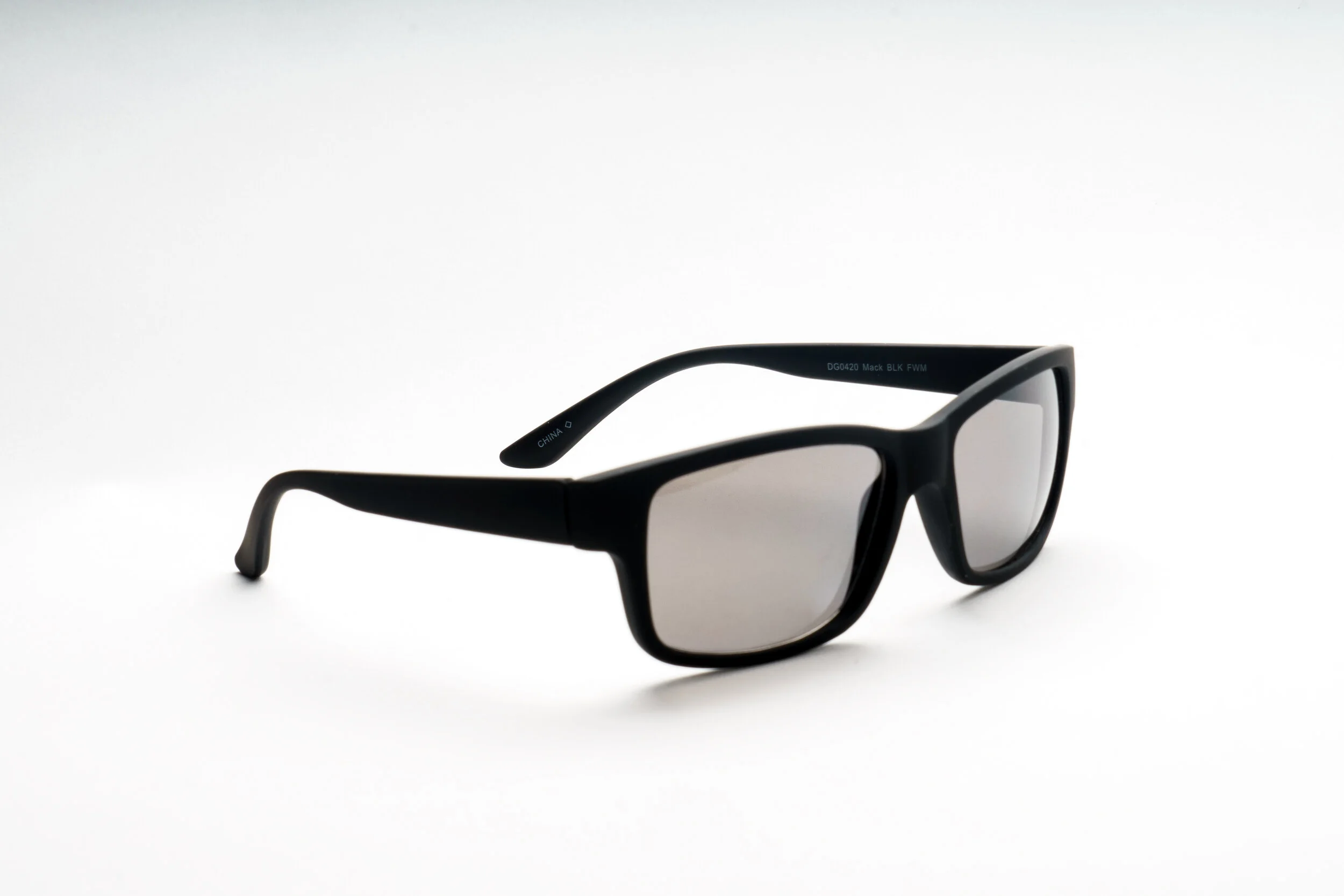 2020C_PH210_ecommercesunglasses_RMoore.jpg