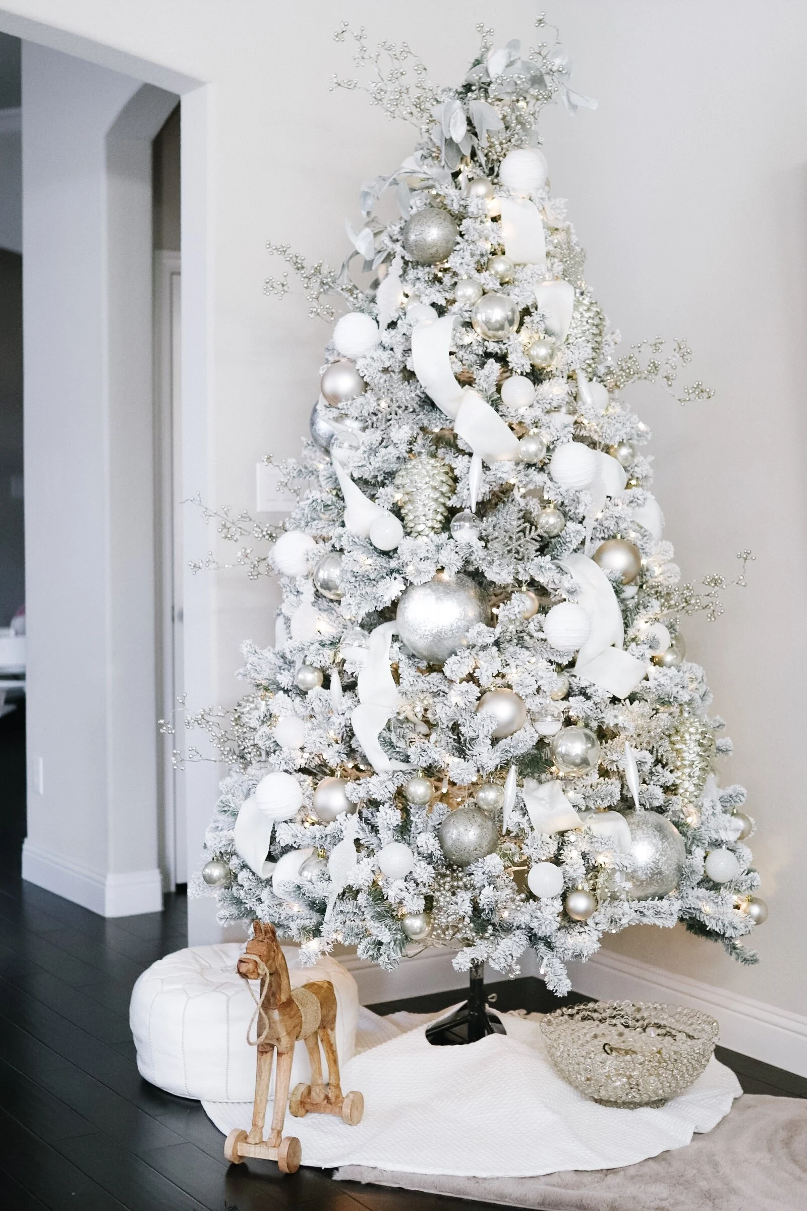 How-to Style a Gold & Neutral Flocked Christmas Tree - SBK Living