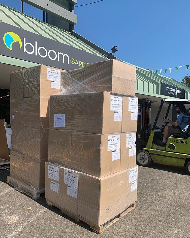 👀 that&rsquo;s a lot of #stonewool, somebody&rsquo;s got a big project 🙌 Give us a call for specialty orders/items! 971-255-1336 or 503-200-1515 for commercial orders 😎 -
-
-
-
#bloomgardensupply #pdx #pdxgrowers #gardening #hydro #indoor #outdoor