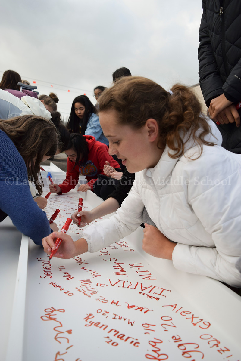 1819_Beam_Signing_42.jpg