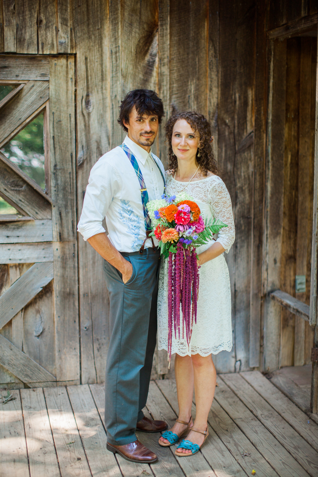 rustic berryville virginia wedding couple