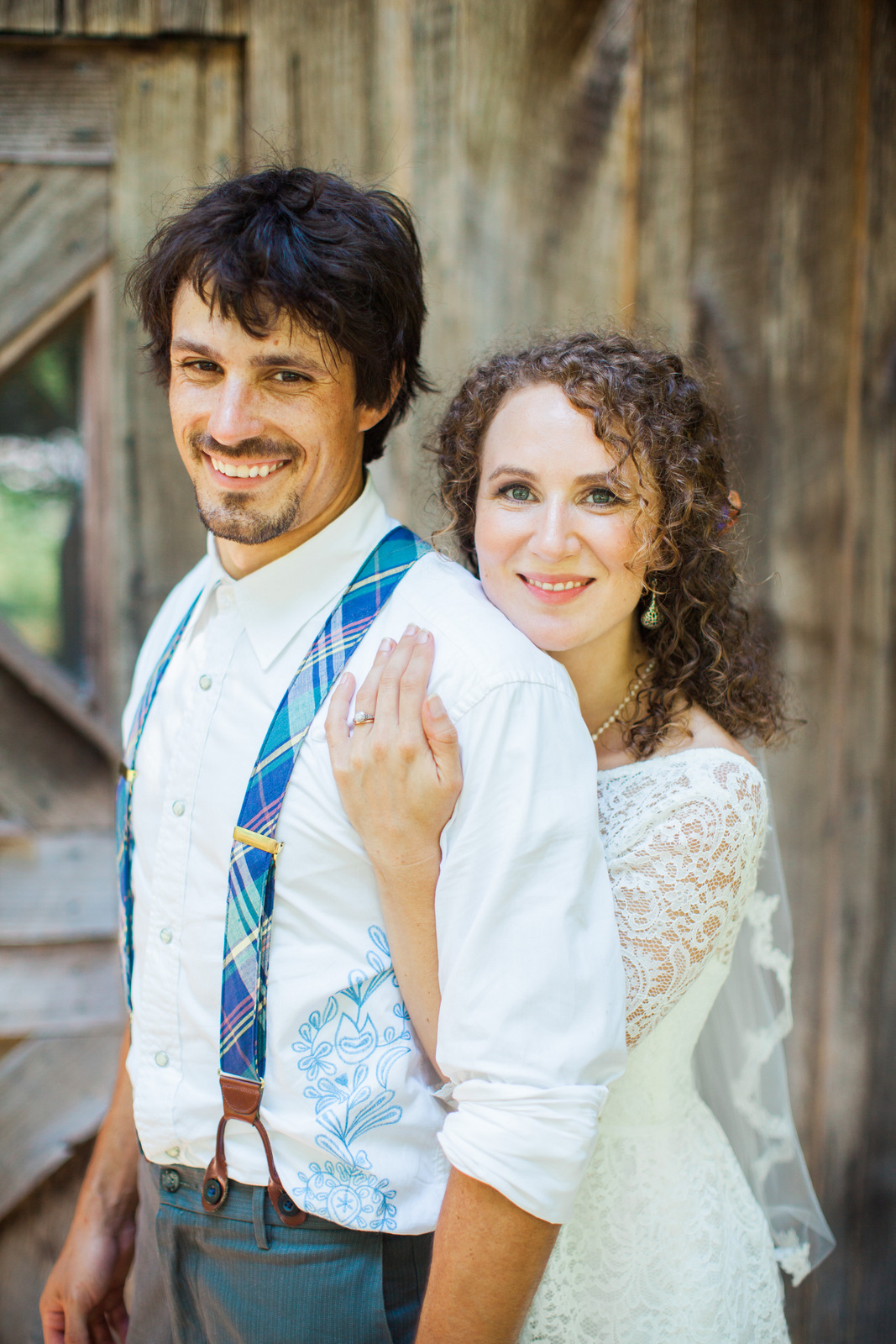 rustic berryville virginia wedding couple