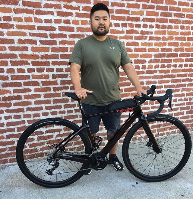 Jae with his new @cervelocycles Aspero gravel bike!! #cervelo #cerveloaspero #gravelbike #tiejbenoot #scheldeprijs