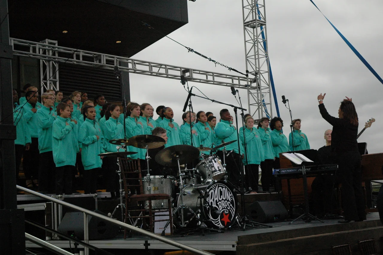 The choruses sing the National Anthem