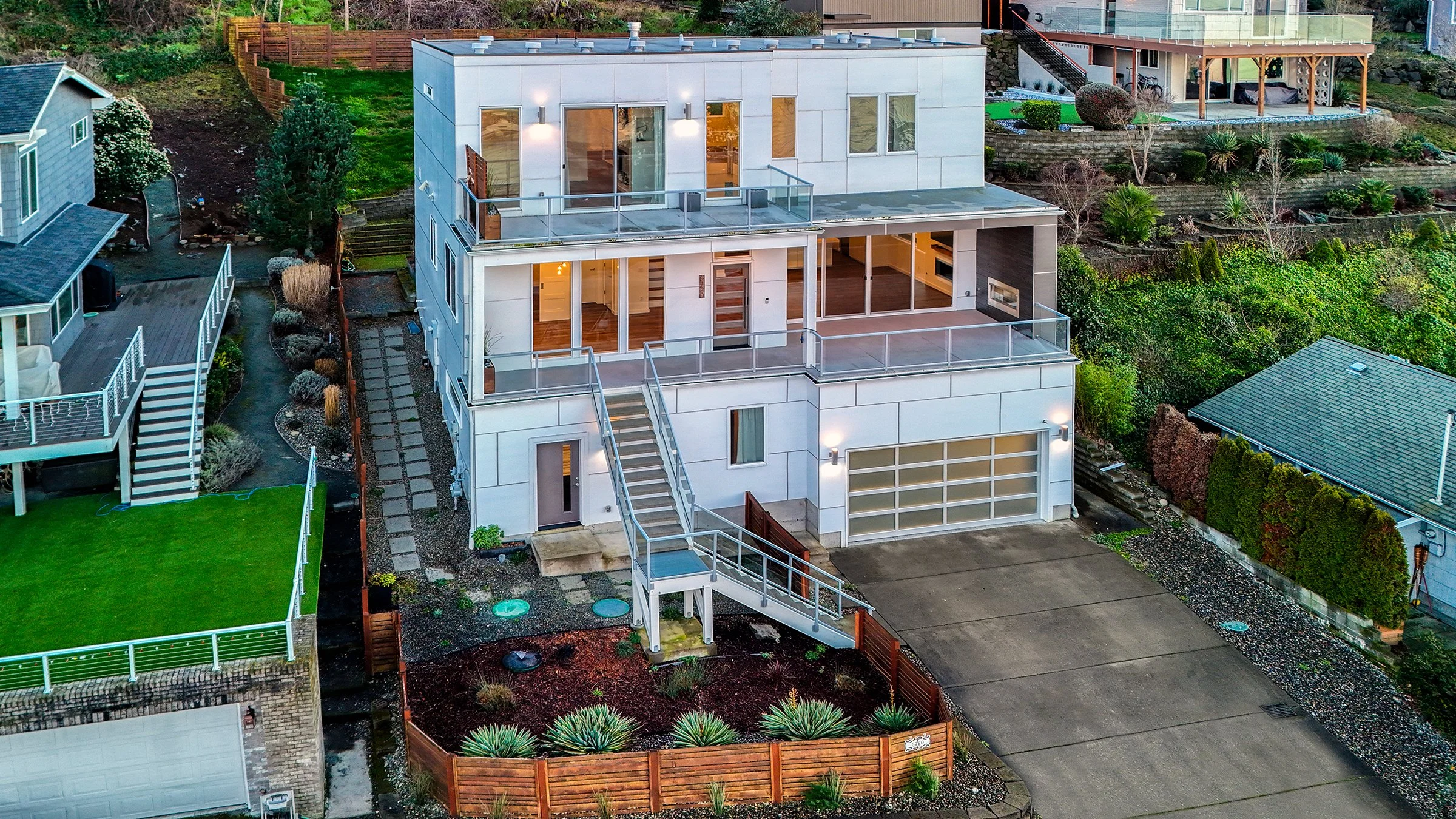 6720 Soundview Dr NE