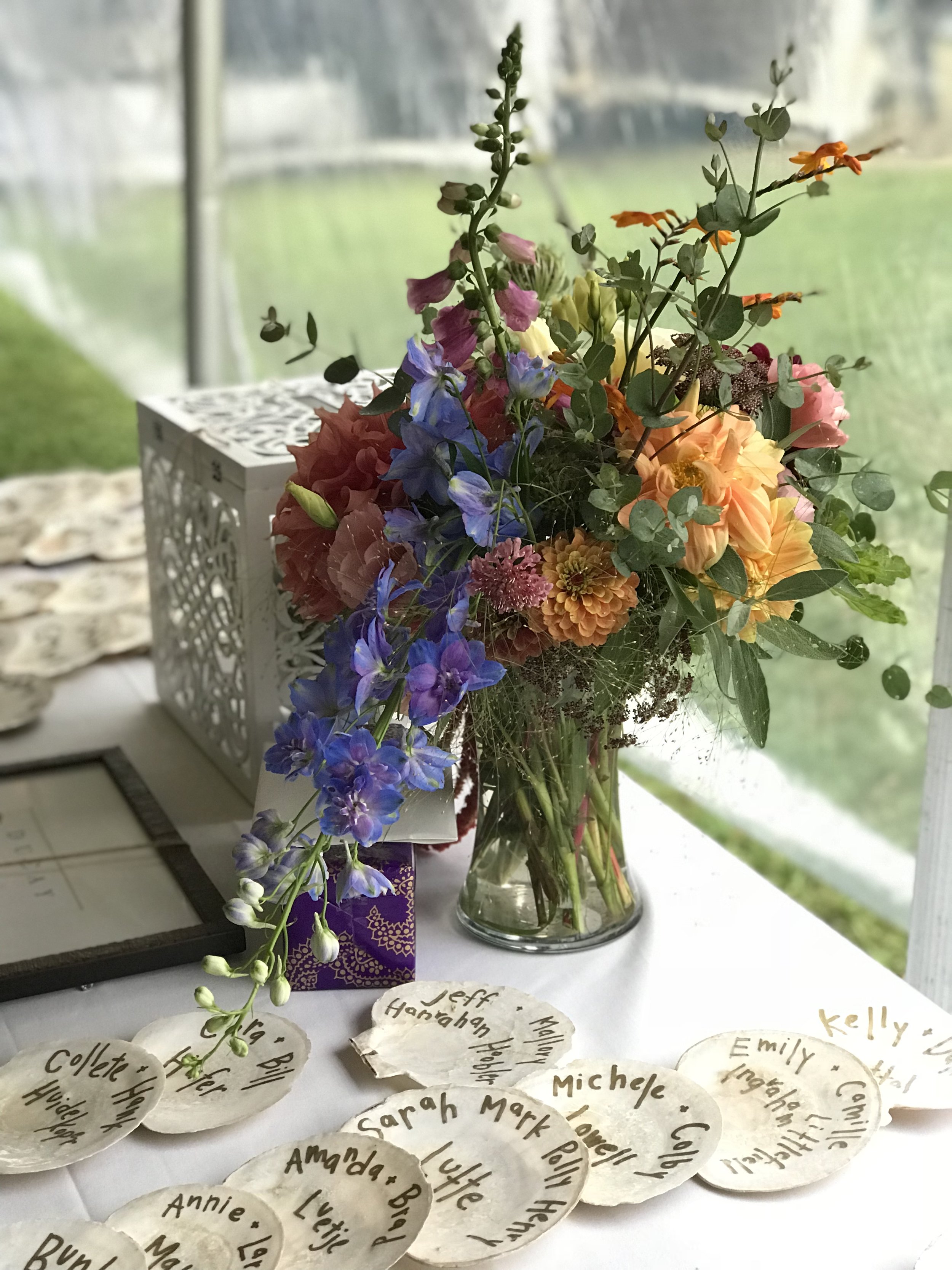 arrangement for welcome table