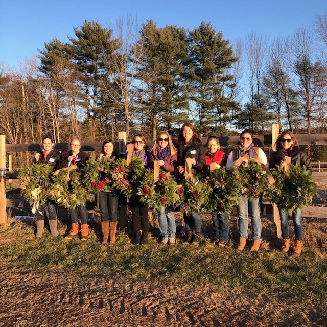 group photo after evergreen wreath workshop