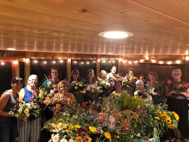 large group photo after fresh flower workshop