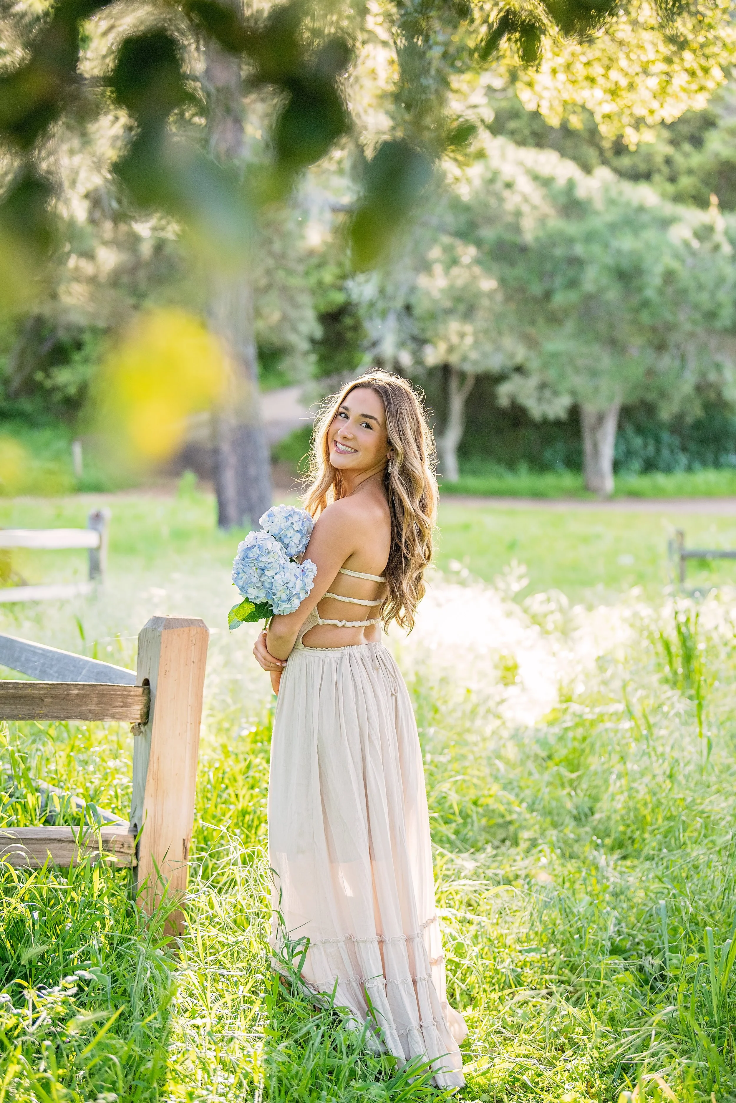 ava-golden-sunshine-senior-session.jpg