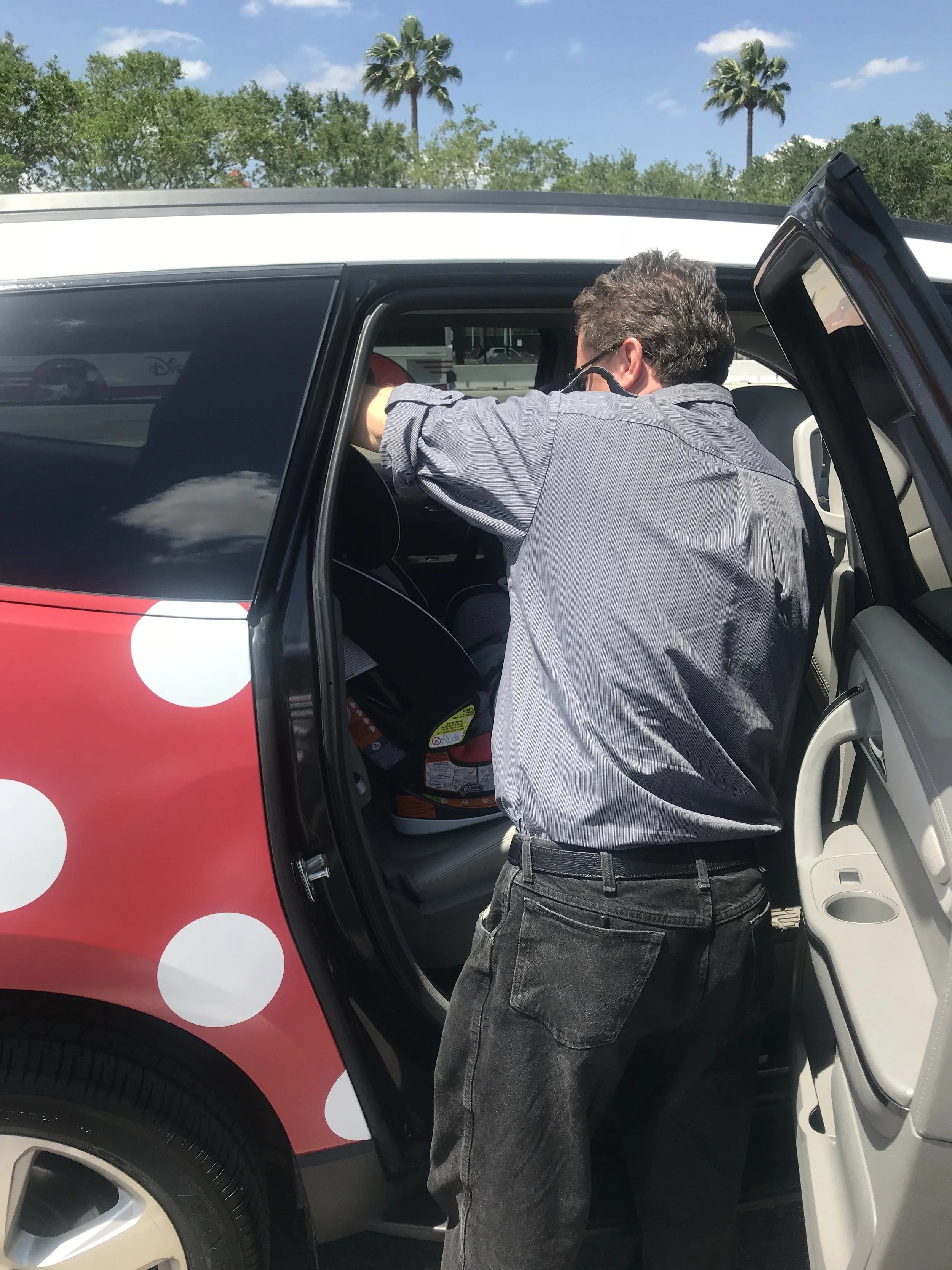 Disney-with-toddlers-minnie-van-lyft-ride-driver.jpg