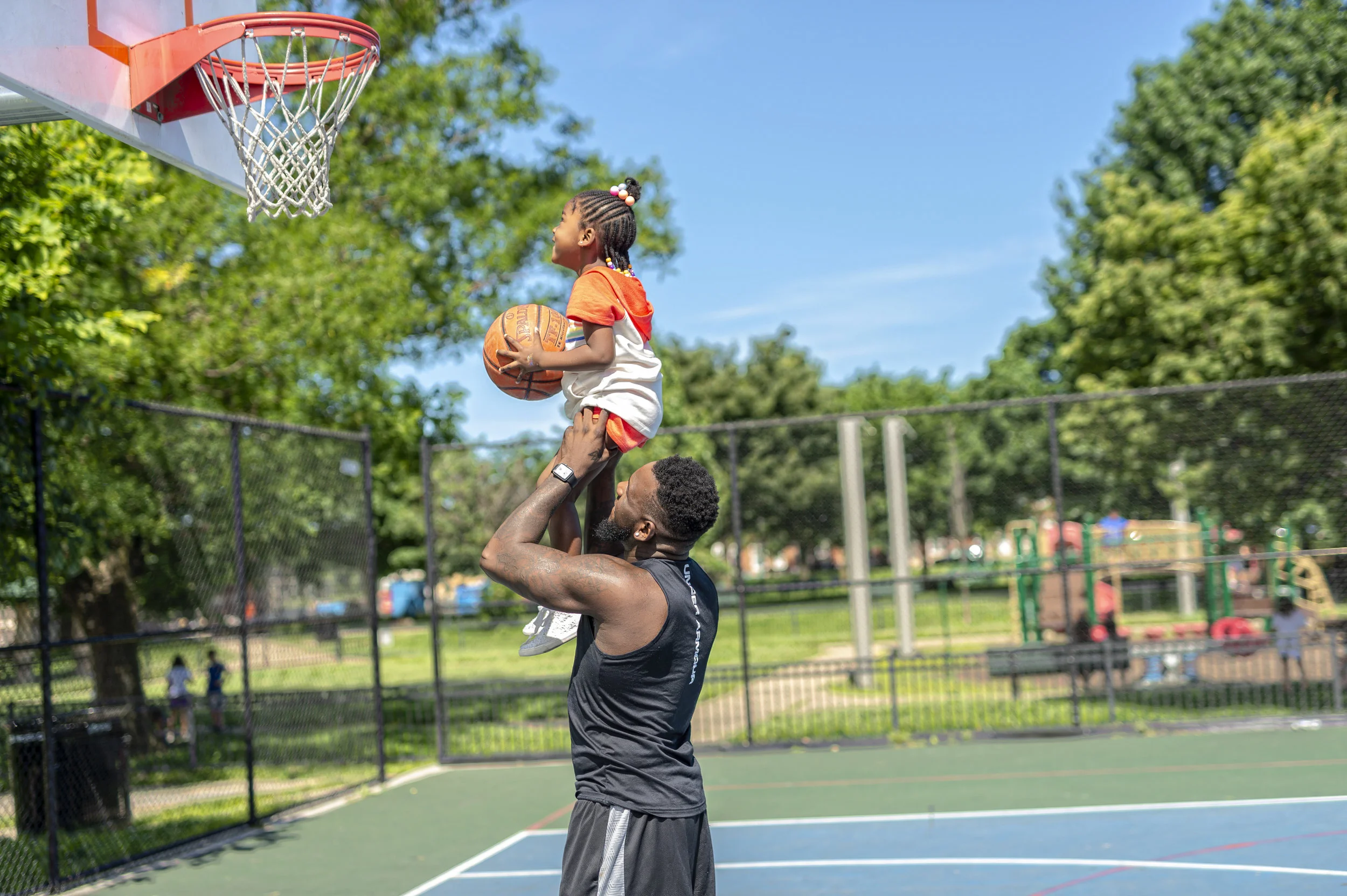 FATHER-DAUGHTER-PLAYING-BASKETBALL-DAYNA-BOLDEN-FAMILY.jpg