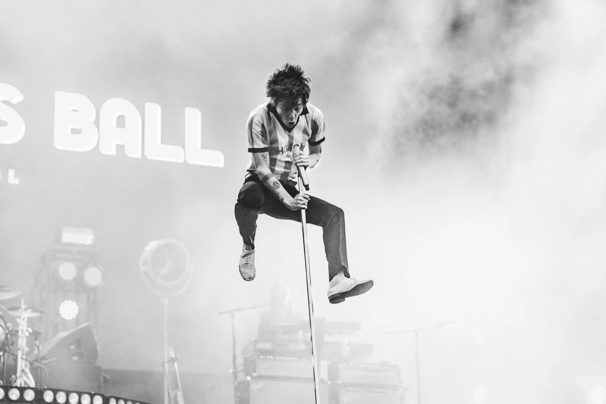 Born_and_Razed_Matt_Jumper_Music_Photo_Cage_The_Elephant.jpg