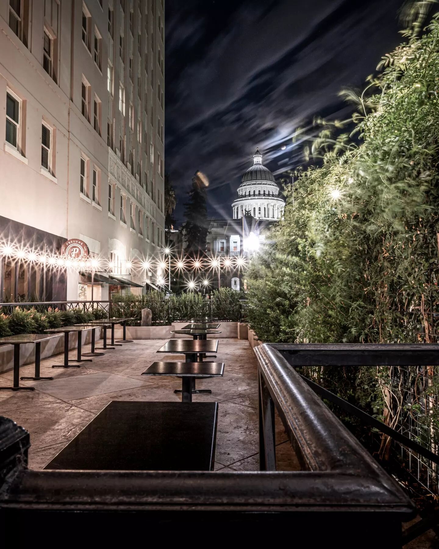 Catching some views on another late-night downtown walk.

📸: Z6 II + NIKKOR Z 24-70mm f/4 S from @nikonusa.

#ZCreators #NikonZ6II #NIKKORZ #NikonCreators #NikonNoFilter #NightPhotography #VisitSacramento