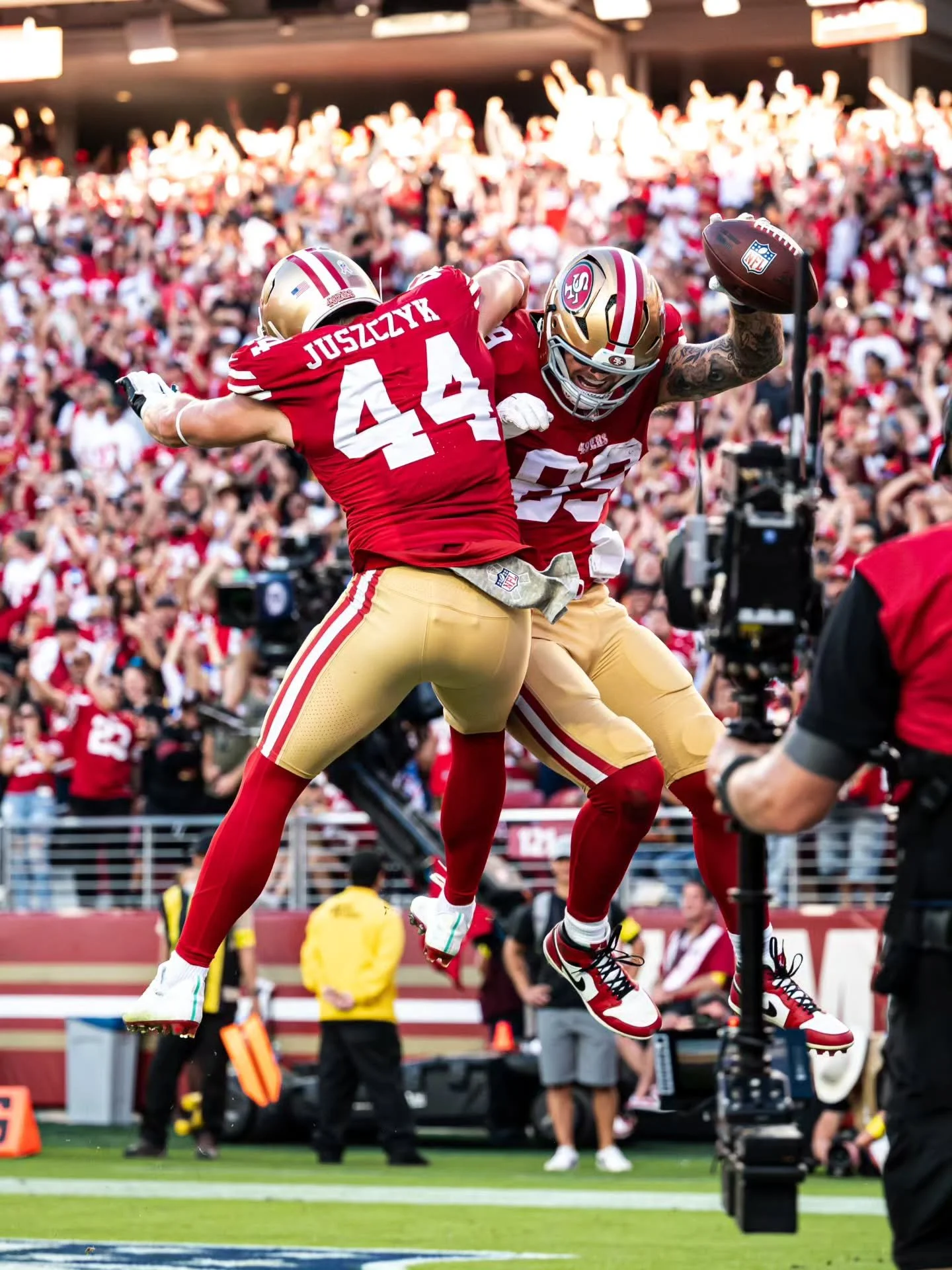 It was a hot Week 10 at Levi's Stadium but so are the jpegs.