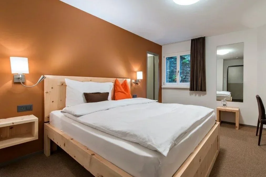 9 nights in 3- and 4-star hotels