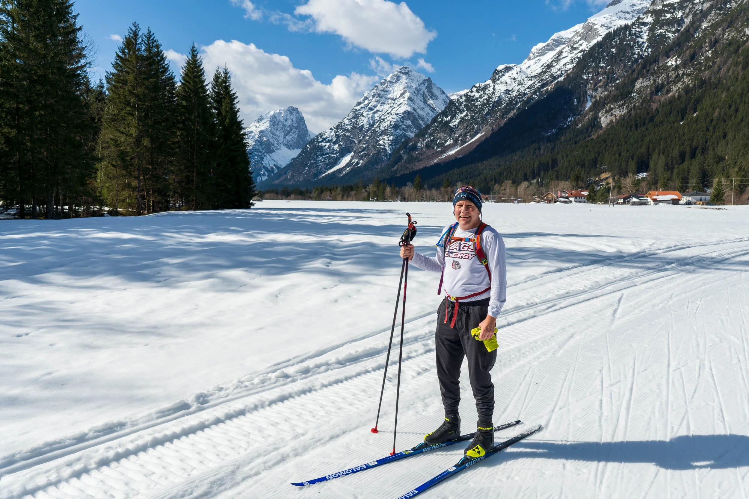Cross country skiing in Leutasch on flat cross-country trails surrounded by the Tyrolean Alps