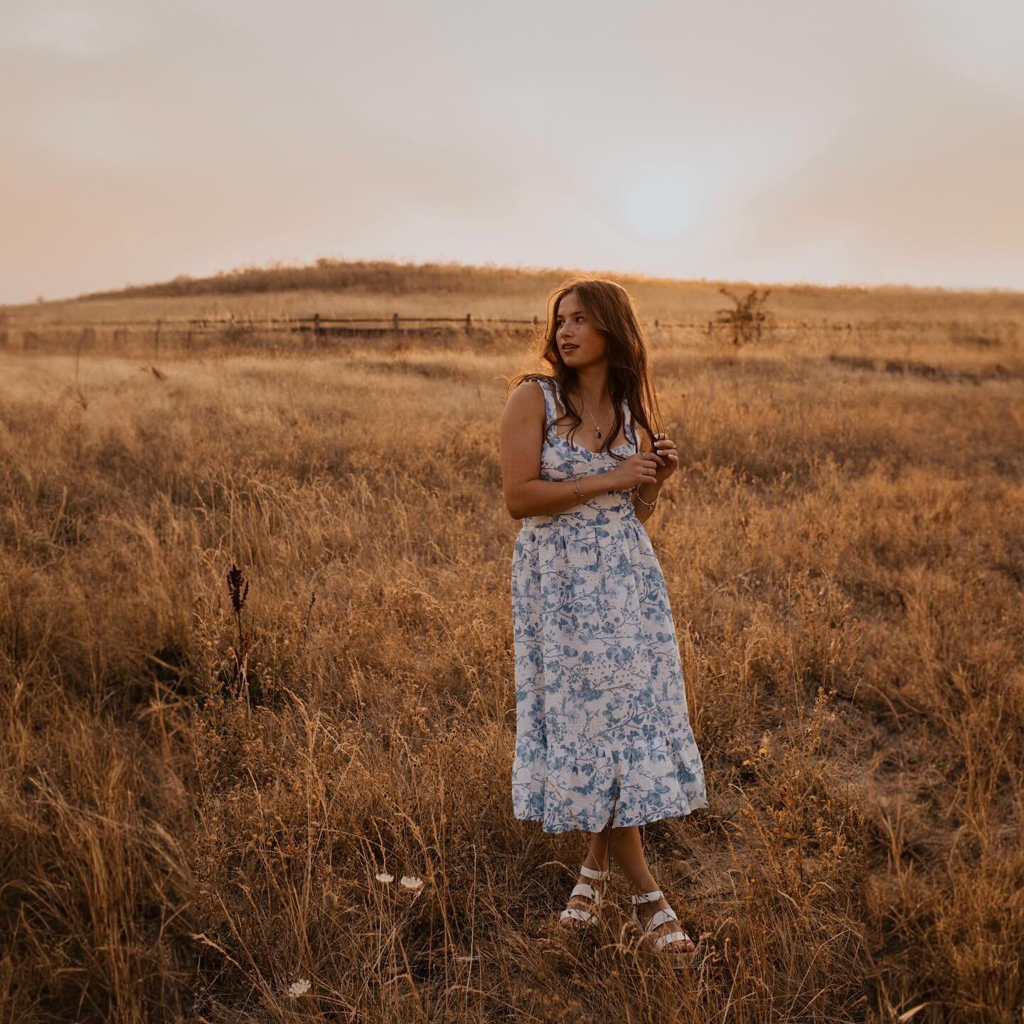 My beautiful (and smart and athletic!) little cousin Jaisa graduates high school next year, and I&rsquo;ve never felt so old!

Loved getting to do her senior photos a few months ago, wildfire smoke and all ✨

#seniorsunday #portlandseniorphotographer