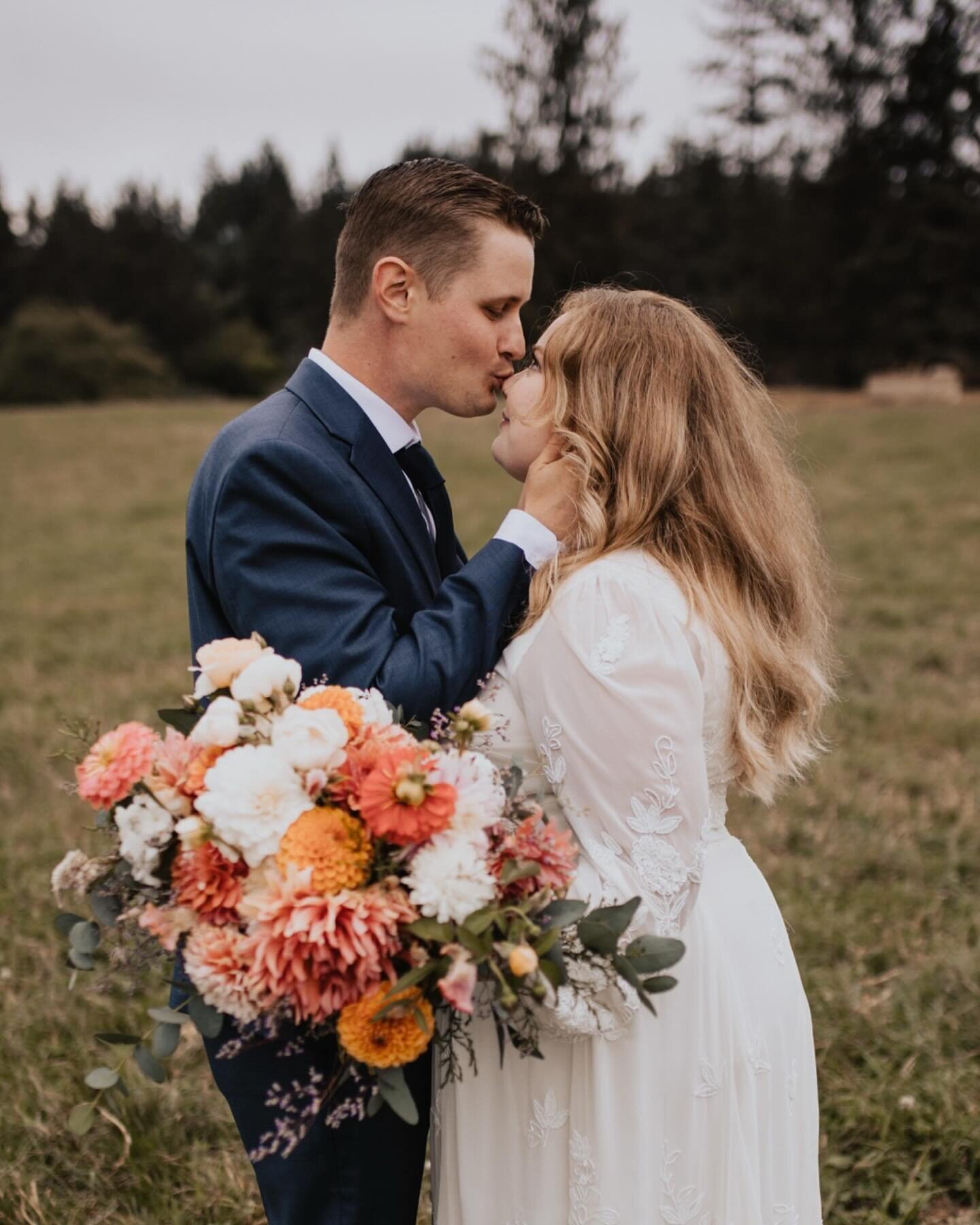 Carmen + Arvo

Sharing some faves from this beautiful backyard wedding that I never got around to posting before my busy season starts! 🤍